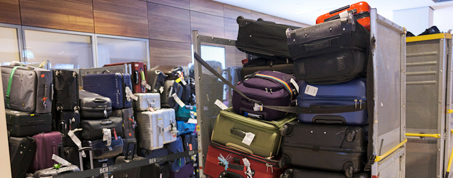 „Nicht ganz so glücklich gelaufen“: Kofferhügel am BER wandert weiter