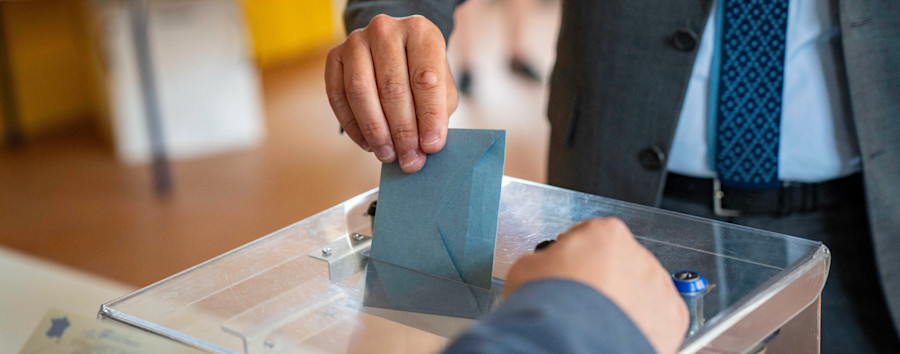 Französische Parlamentswahlen in Berlin: Franzosen durften sich ihre Stimmzettel selbst basteln