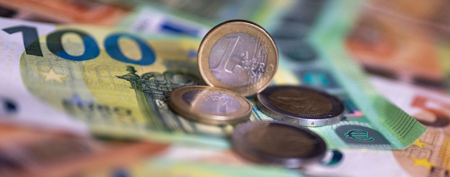 Cash nur scheinbar günstig: Warum Barzahlen teurer ist als gedacht