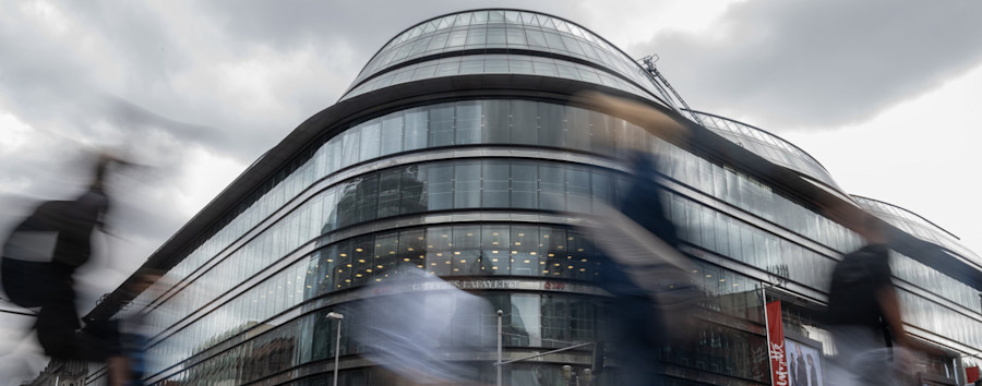 Neuer Standort der ZLB: Reaktionen auf den möglichen Kauf des Lafayette-Gebäudes