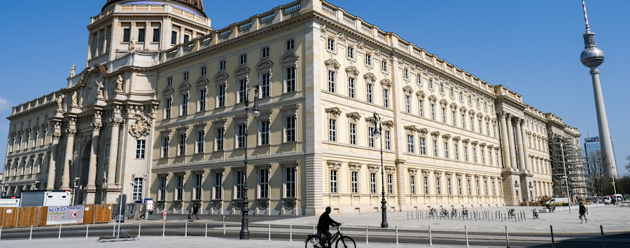 Begrünung geplant: Schlossplatz am Humboldt-Forum soll keine tote Steinwüste bleiben