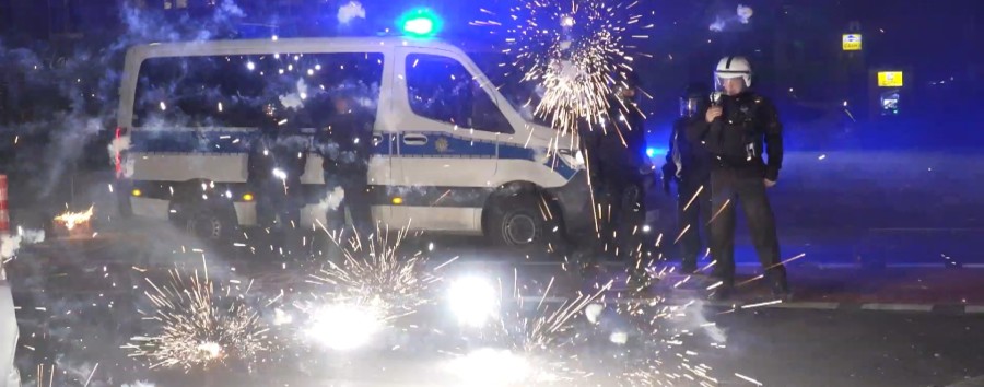 Angriffe auf Einsatzkräfte in der Silvesternacht: Berliner Staatsanwaltschaft will mit Schwerpunkteinheit Ermittlungsverfahren bündeln