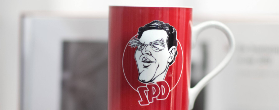 Nicht mehr alle Tassen im Schrank: SPD stoppt Schröder-Kaffeetassen und ändert Ahnengalerie