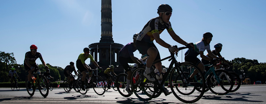 Durch die Kopfsteinpflaster-Hölle von Moabit: Erstes Berliner Radrennen „Velocity“ startet erfolgreich durch