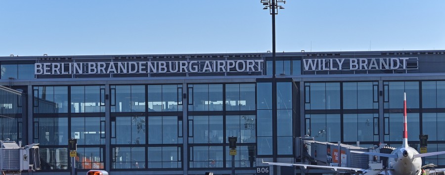 Massenhaft tote Vögel an Glasfassaden: Berlins Tierschutzbeauftragte wirft der Flughafengesellschaft schwere Versäumnisse vor