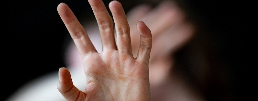 Kürzungen der Bildungsverwaltung: „Berliner Initiative gegen Gewalt an Frauen“ sieht Existenz gefährdet