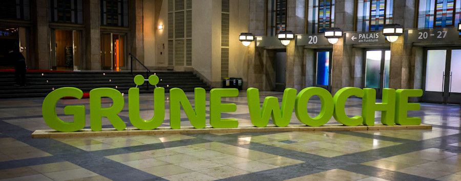 Politiker auf Häppchenjagd: Wer futtert wann auf der Grünen Woche in Berlin?