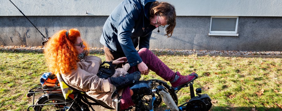 Persönliche Assistenten bei schwerer Behinderung: Untergräbt der Senat mit niedrigen Lohnfinanzierungen den Tarifvertrag?