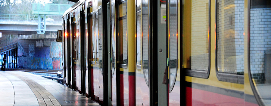 Sinnlose Sonderfahrten der S-Bahn zu abgesagter Messe