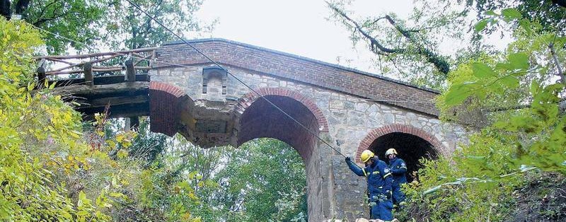 Brücke am Schlosspark Glienicke: Seit 15 Jahren eine Ruine