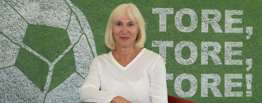 Ex-Fußballmoderatorin für Europameisterschaft zuständig: Iris Spranger präsentiert trotz Sparmaßnahmen zusätzliche Pressesprecherin