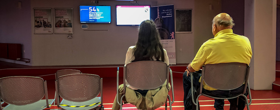 Bürger dürfen sich nun selbst fotografieren: Bürgerämter in Berlin-Reinickendorf startet Pilotprojekt mit Selbstbedienungsterminals