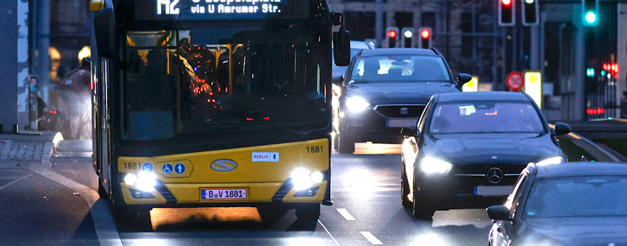 BVG bleibt im Notbetrieb: Erst sieben von 30 Berliner Buslinien verkehren wieder regulär