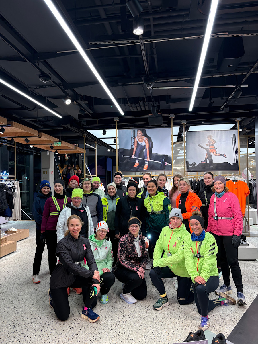 Foto: Start der neuen Laufgruppe „Women Who Run in the Dark“