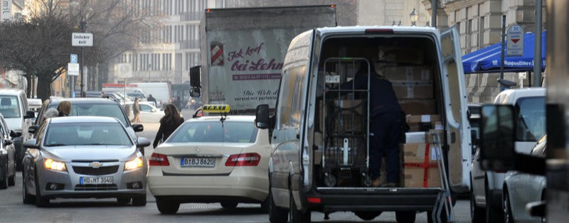 Bezirksamt Mitte kapituliert vor falschparkenden Lieferwagen