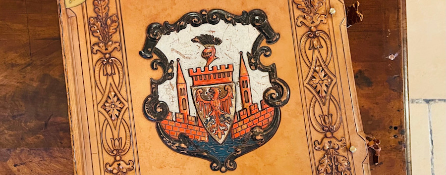 Seit 1913 geführt: Spandau bekommt ein digitalisiertes Goldenes Buch