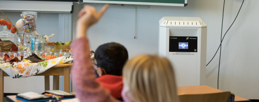 Energiesparen versus Corona-Schutz: Werden die Luftfilter in Berlins Klassenzimmern im Winter genutzt oder nicht?