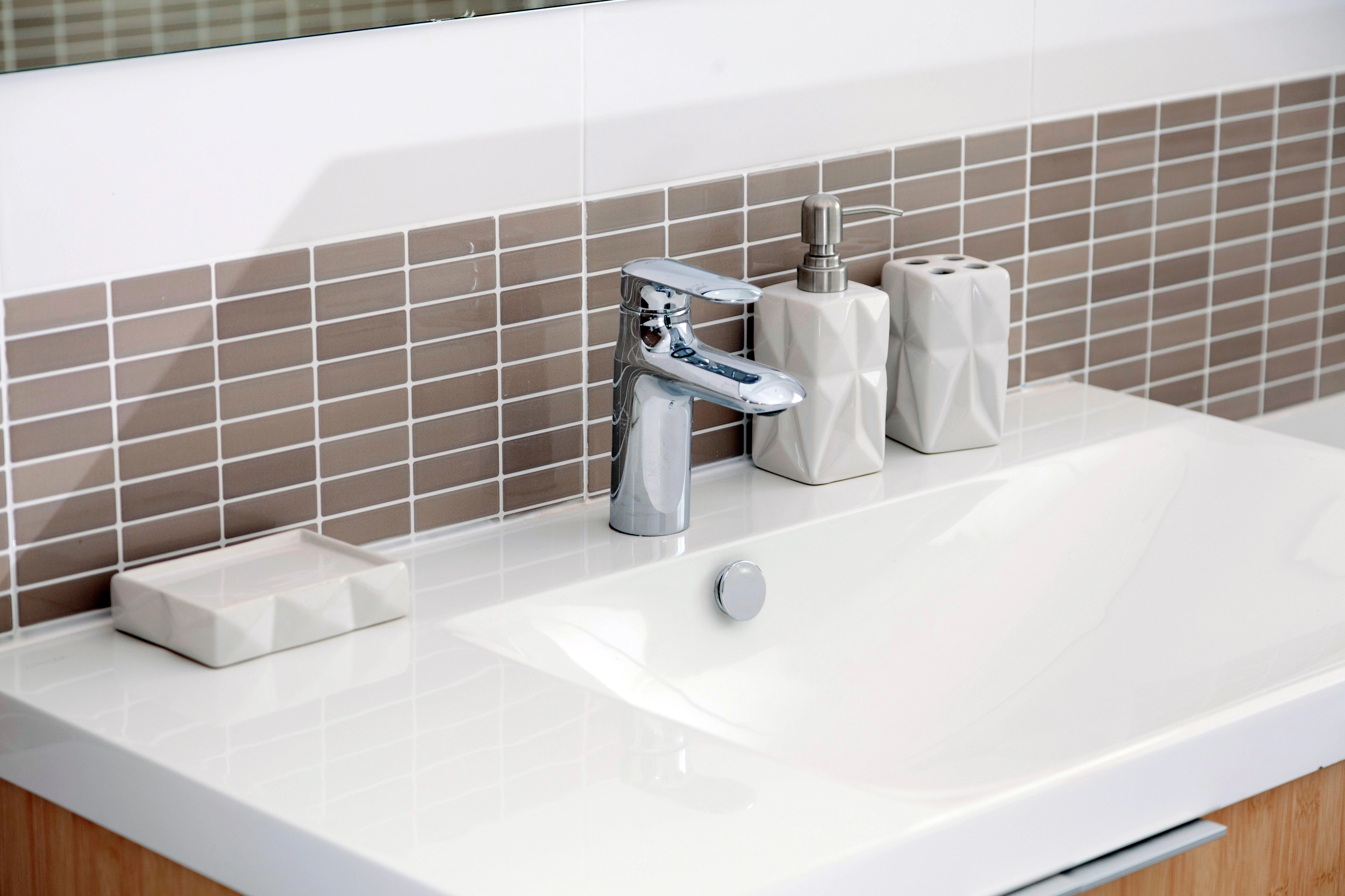 Washbasin / sink in a hotel room
