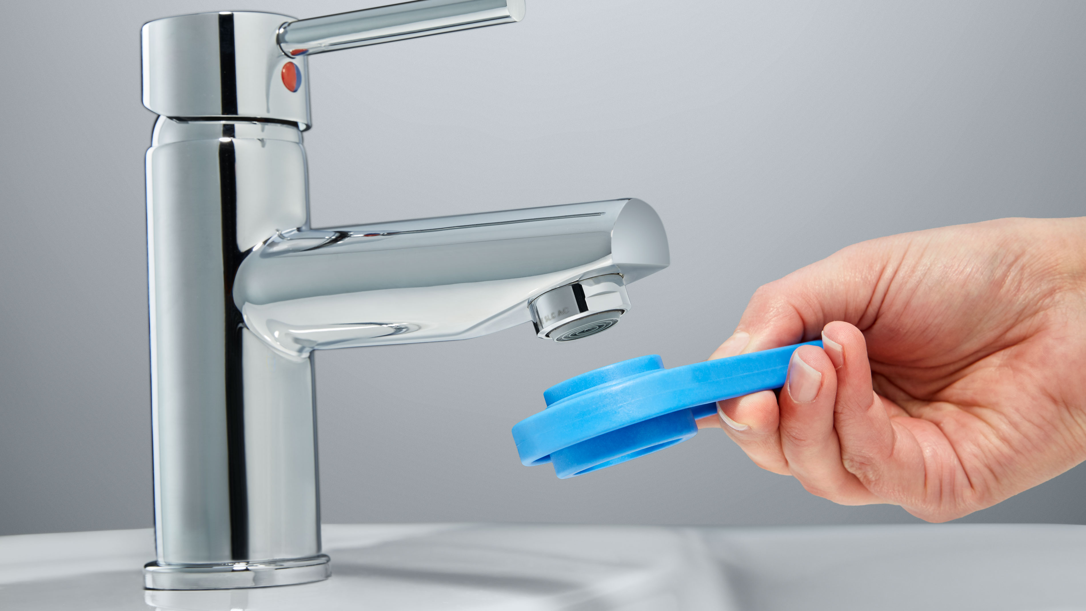 how to clean bathroom sink aerator