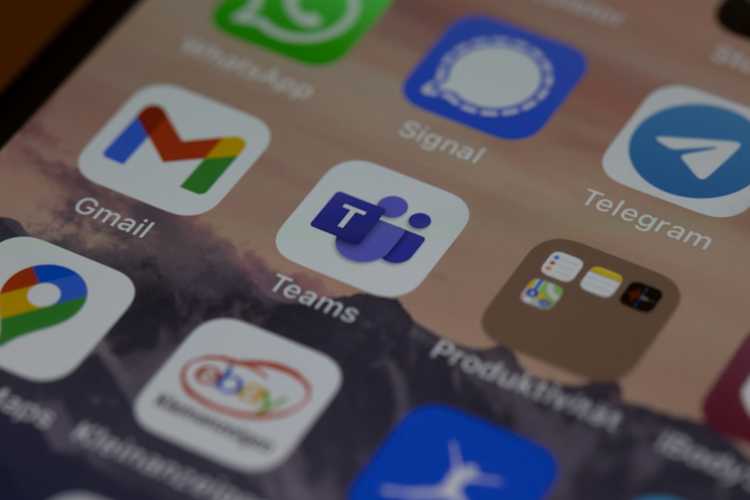 Telegram vs. Signal - This Guide Makes It Easy to Choose
