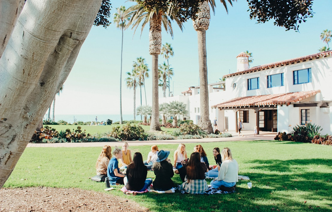 How to Build a Paid Community (6 Secrets for $100,000/mo in 2025)