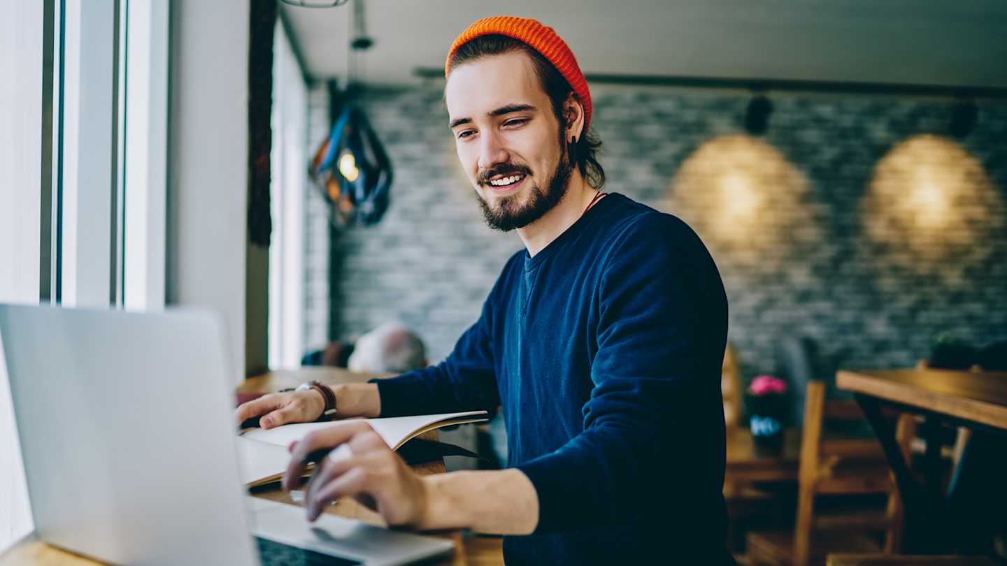 AI and Community Engagement: 14 Ways to Master the Art