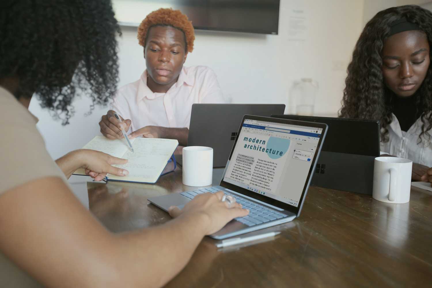 What Is an Online Forum? (Definition) | Mighty Networks