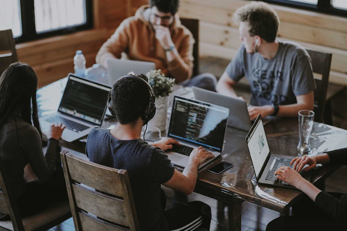 10 Customer Engagement App Options (+ How to Build Your Own)