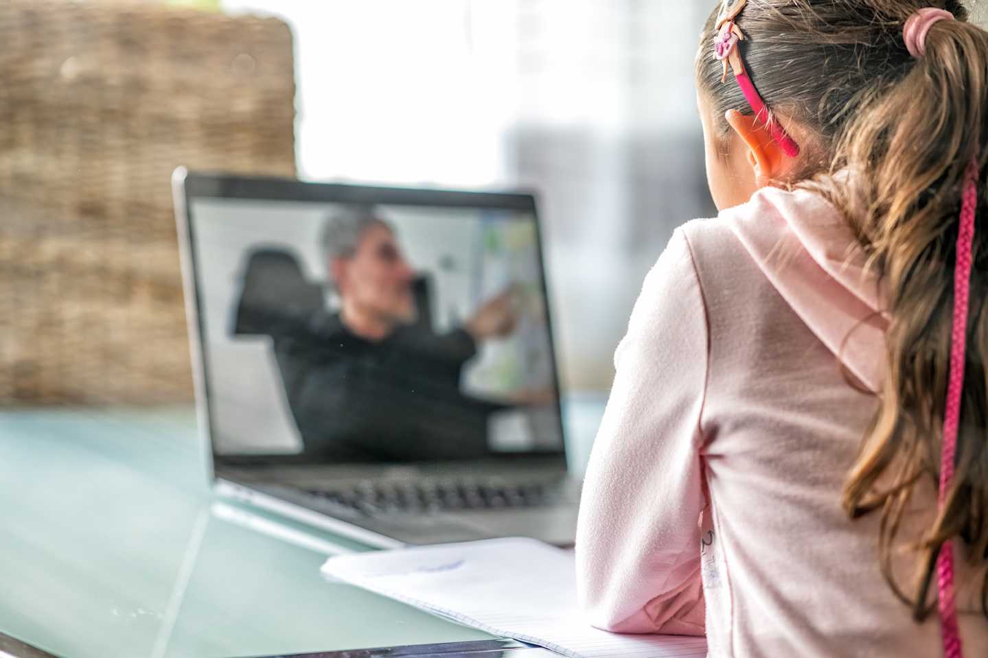 How to Build an E-learning App (+ 5 Options)
