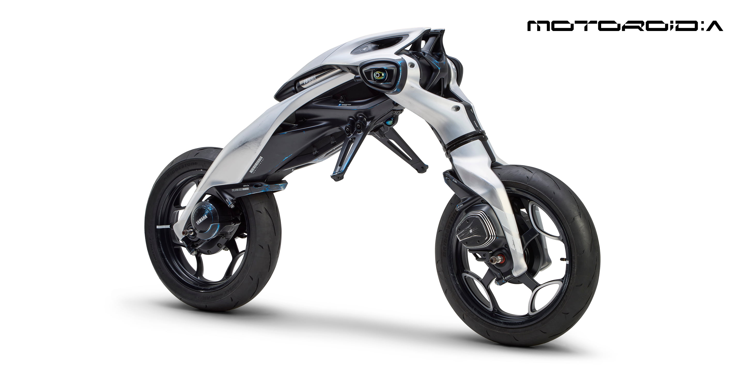 ヤマハ、ハンドルもシートもない自ら成長するバイク「MOTOROiD:Λ（モトロイド ラムダ）」を公開―Japan Mobility Show 2025