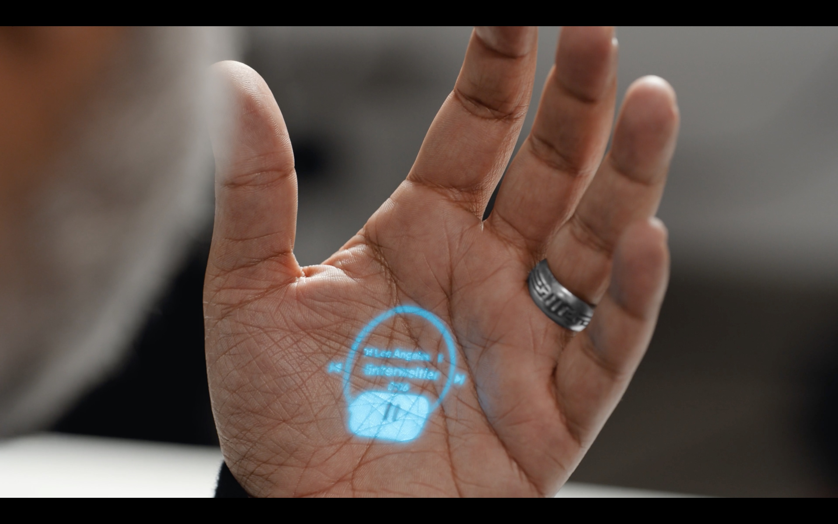 Appleの元社員らによるHumane、手のひらに画面投影できるウェアラブルAIデバイス「Ai Pin」発表