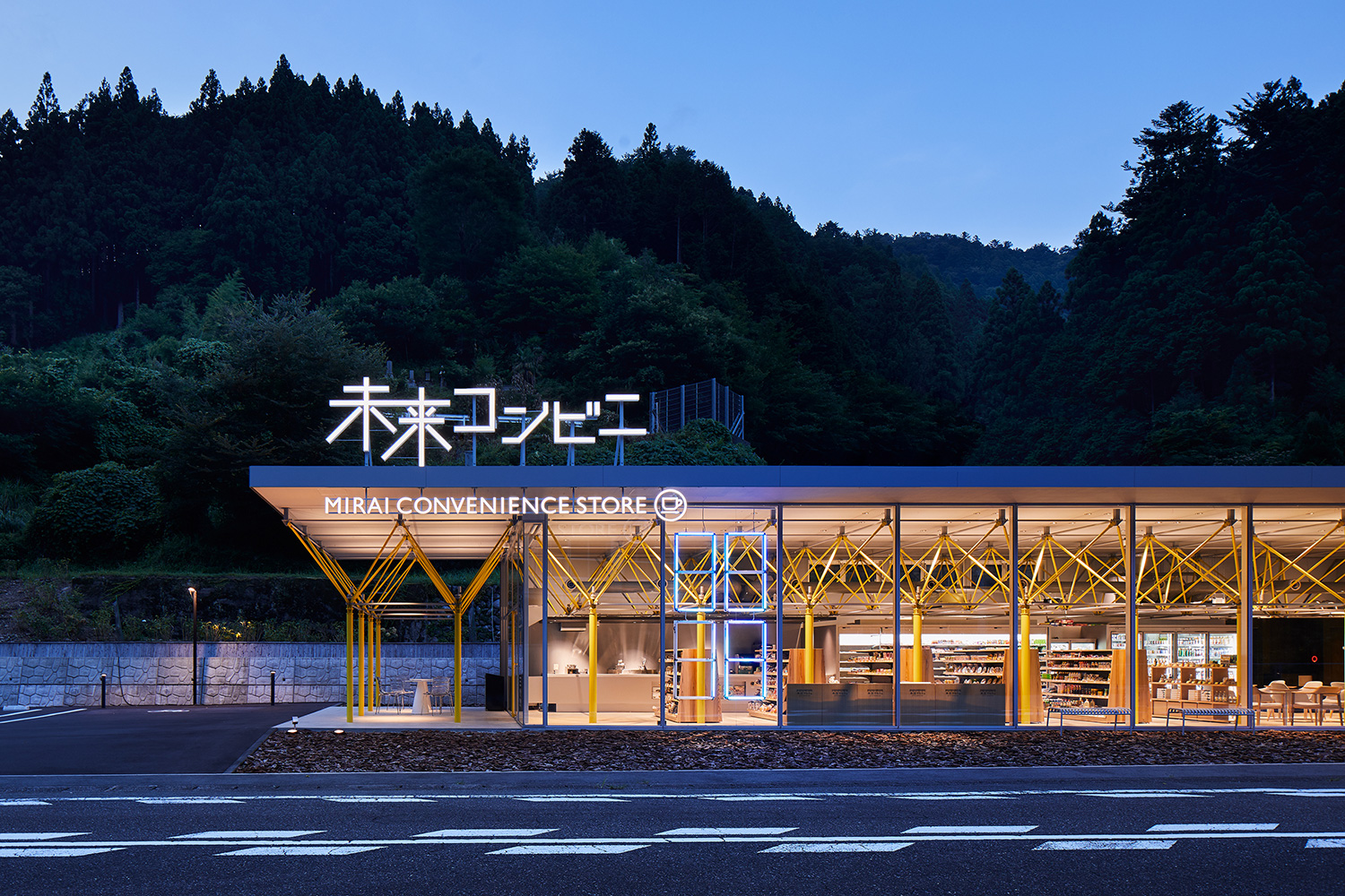 徳島の「未来コンビニ」が日本空間デザイン賞2021グランプリとショップ空間部門金賞のW受賞―国際デザインアワード5冠を達成