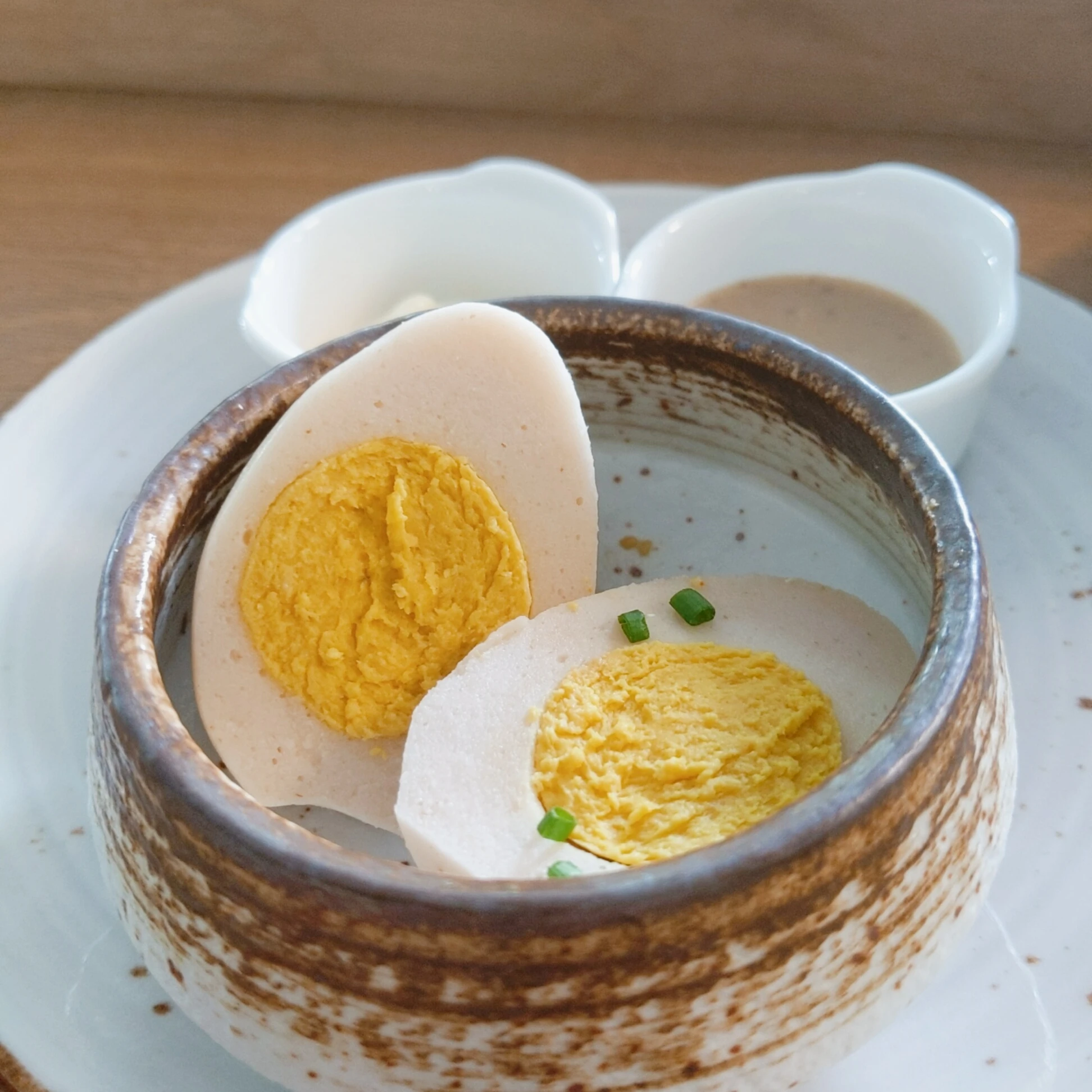 世界初、植物由来の「ヴィーガンゆで卵」が登場—シンガポールのフードメーカーが開発