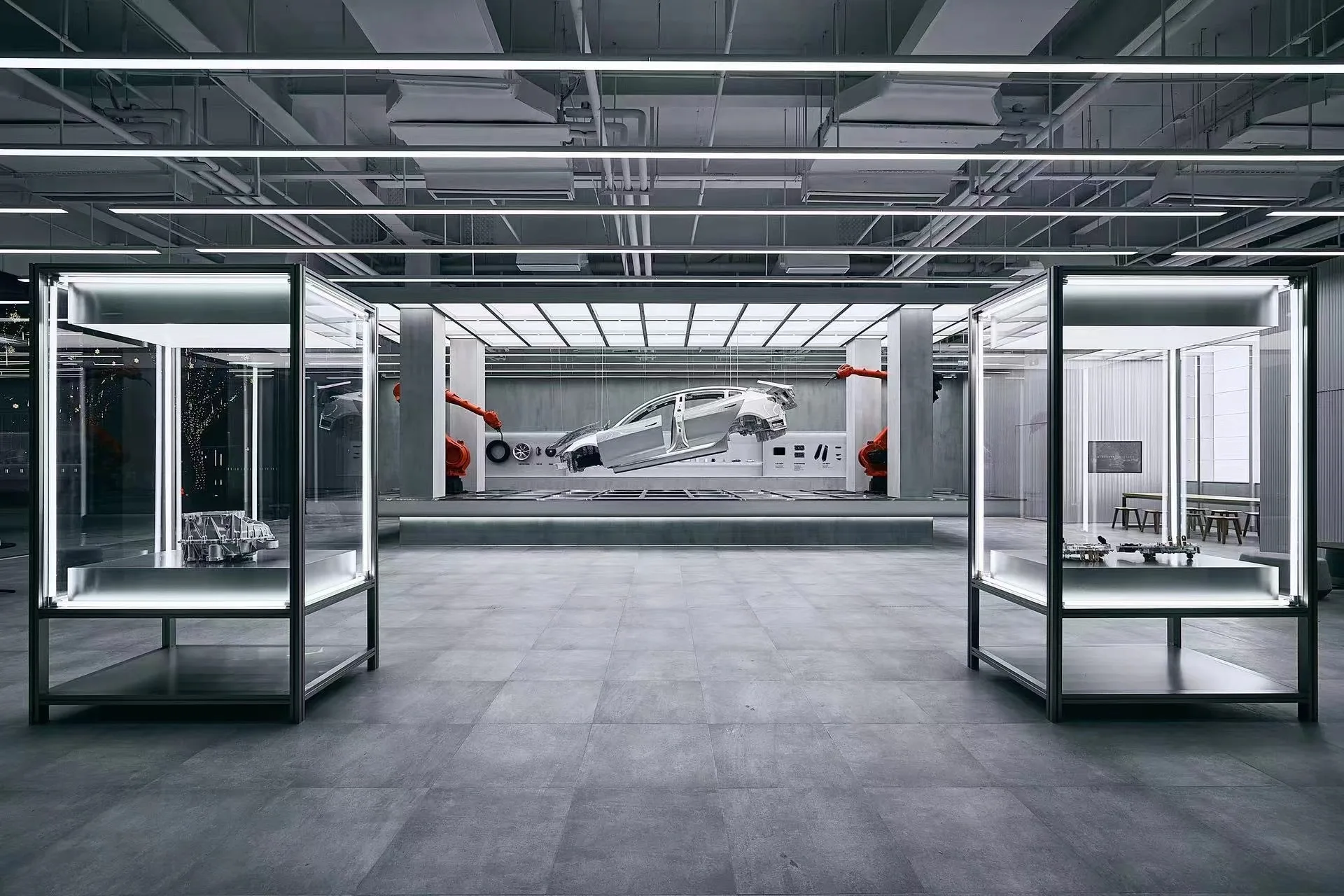 テスラ、中国に“最も美しい”新ストア「Giga Laboratory（ギガラボ）」をオープン─45秒で車を組み立てる没入体験
