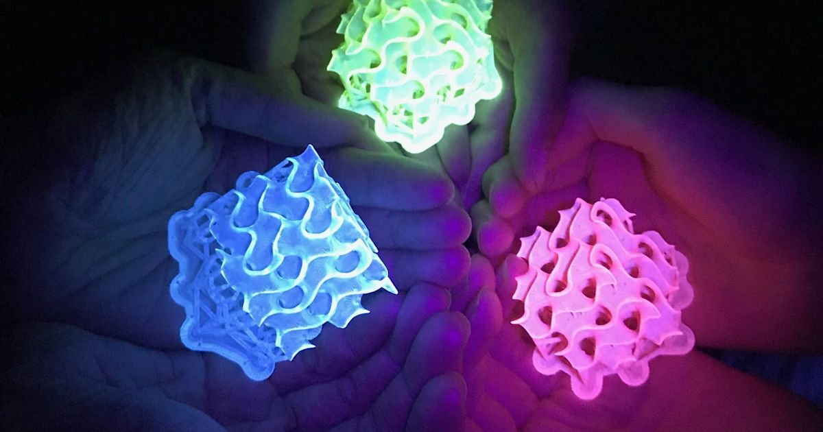 SMILES:世界で最も明るく、個体状でも光る蛍光染料 知財図鑑