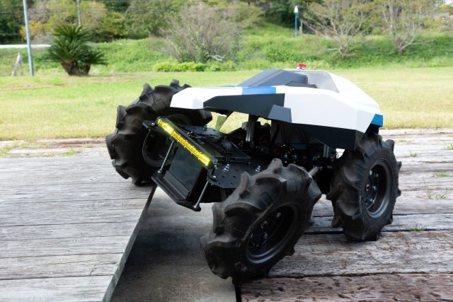 豪雪地域で除雪ができる小型除雪ドローン「SRD-F11RC」、Japan Mobility Showで公開―2025年1月販売開始