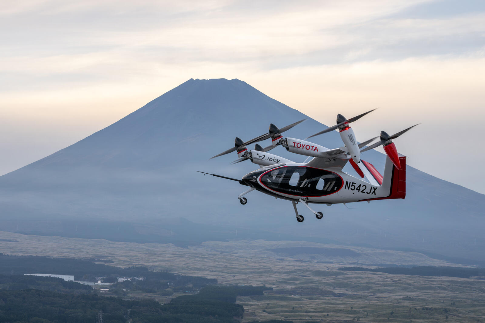 トヨタとJoby、日本で初の“空飛ぶクルマ”試験飛行を成功―空飛ぶタクシー実現へ