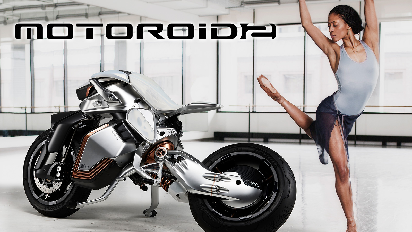 ヤマハ、ヒトの動きに呼応するロボットバイク「MOTOROiD2」を発表─倒れないバイク、顔認識AI搭載