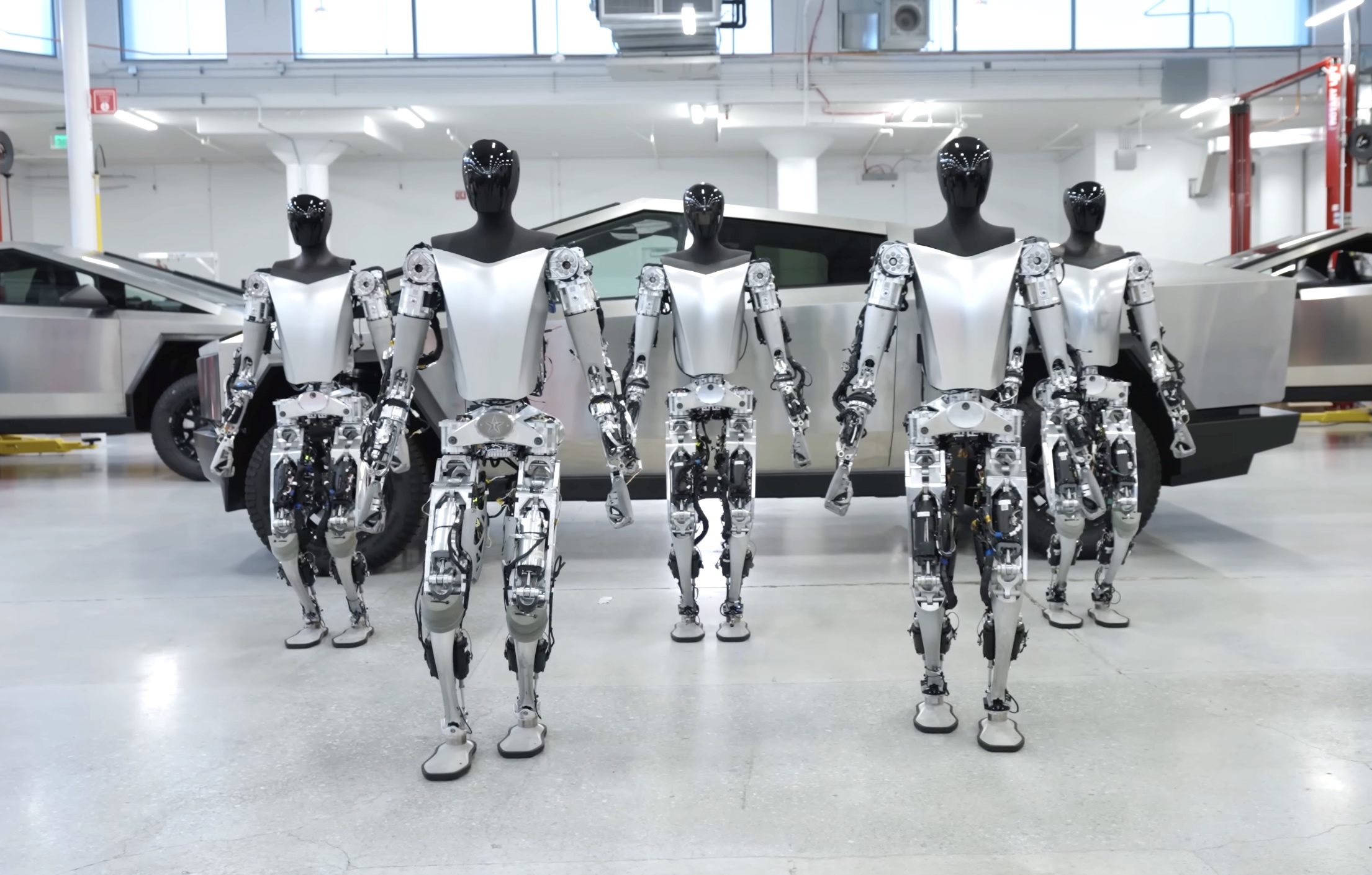 テスラ、人型ロボット「Tesla Bot」の新動画を公開─AI搭載、人の動きをキャプチャーや、簡単な作業もこなす