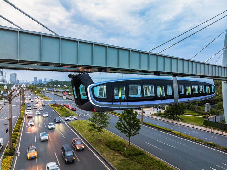 中国湖北省武漢市で中国初の懸垂式モノレール「光谷光子号」の試乗イベントが開催