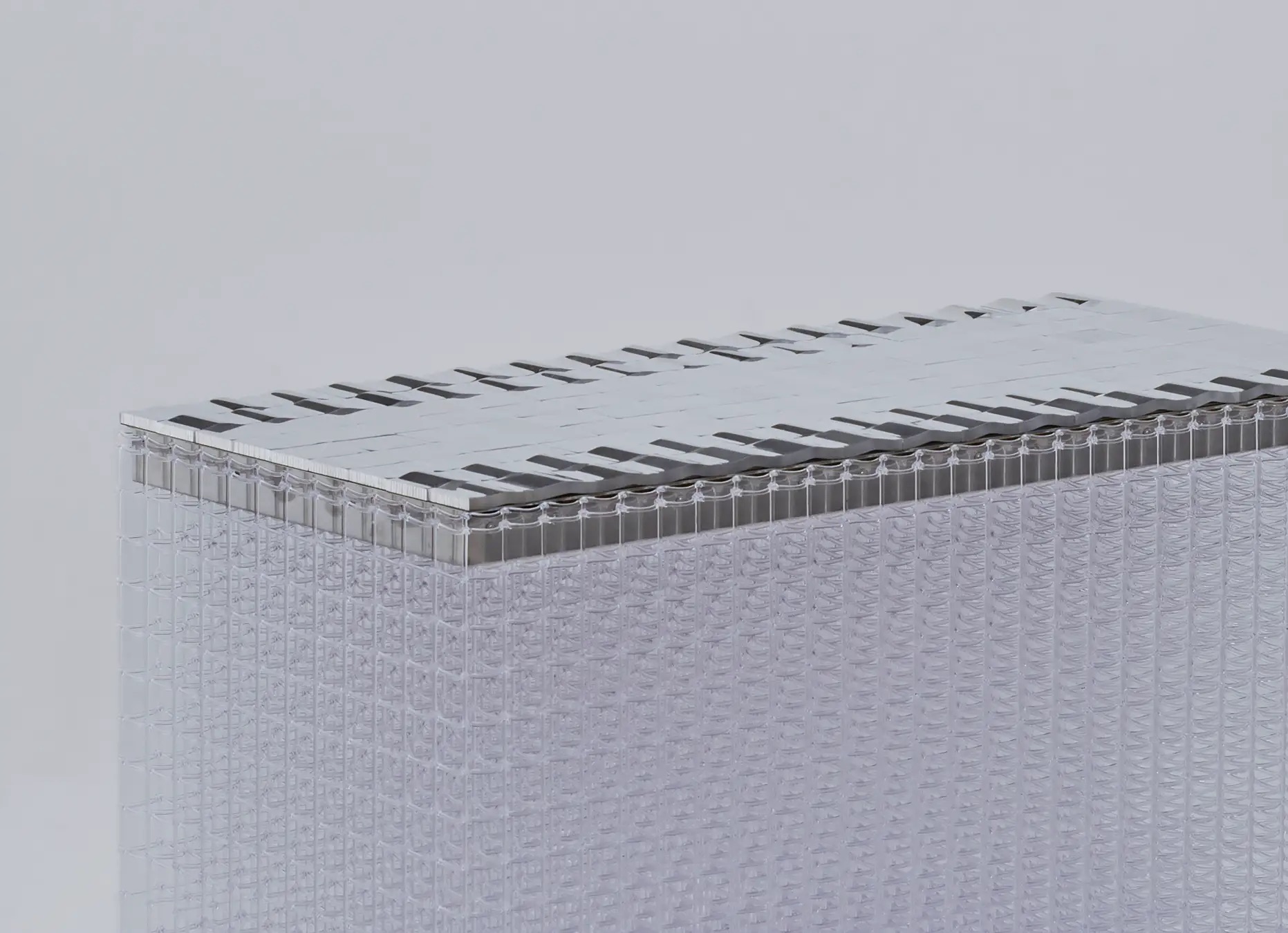 デザインブランド「130」、ダイカンとの協働で、「流動して見える未視感の金属表現」をミラノデザインウィーク2026で発表