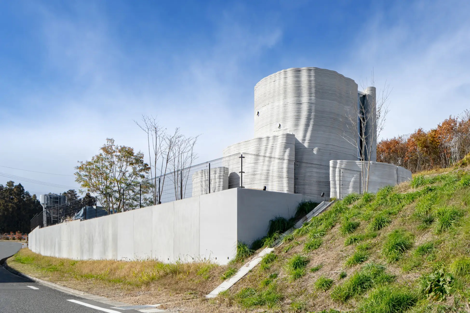 株式会社築と株式会社オノコム、日本初、2階建て3Dプリンター住宅の建設を完了―20社以上の共創と産学連携で実現