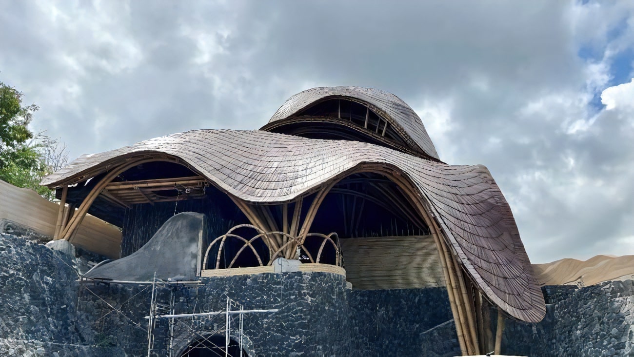 インドネシア・ロンボク島に日本人建築士によるバンブーレストラン「Milky Wave」がオープン─サステナブルな建築物として注目