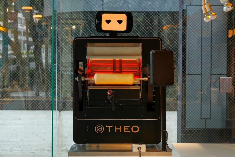 神戸市×ユーハイム、バウムクーヘンAI職人「THEO（テオ）」に特別住民票を発行