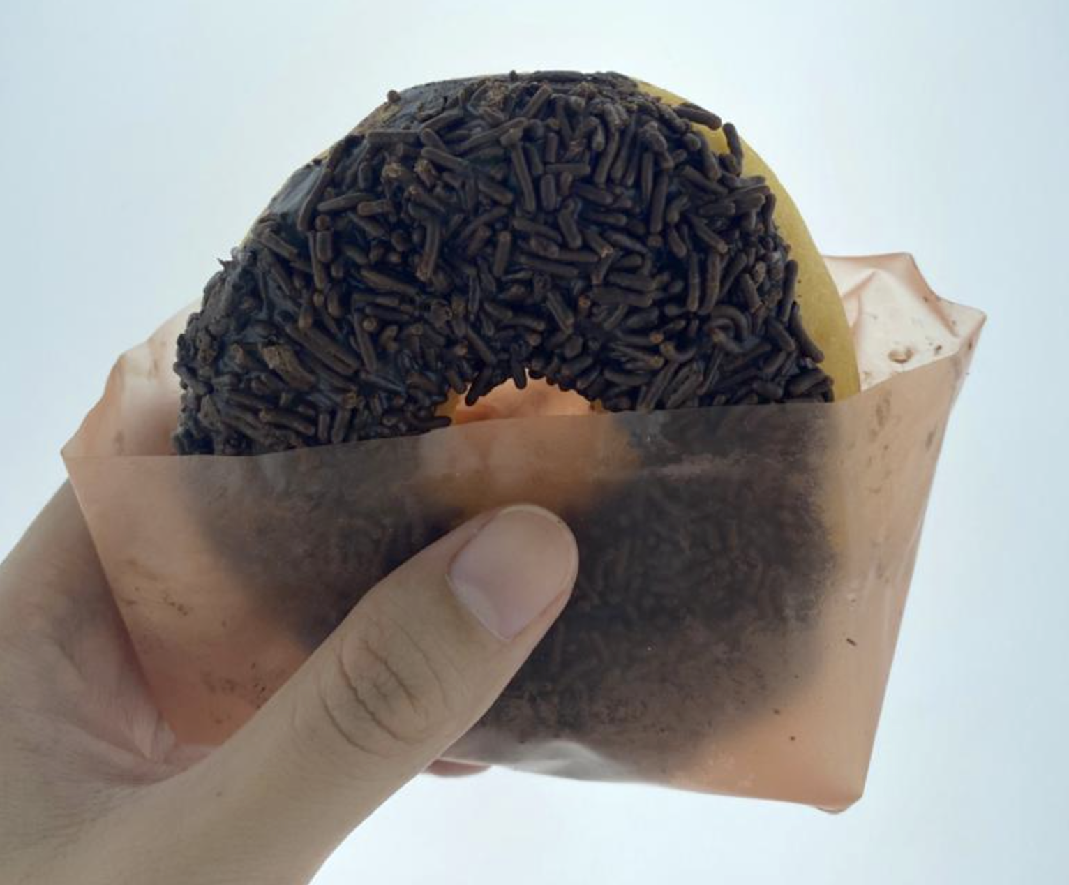 海藻から生成した食べられる包装素材