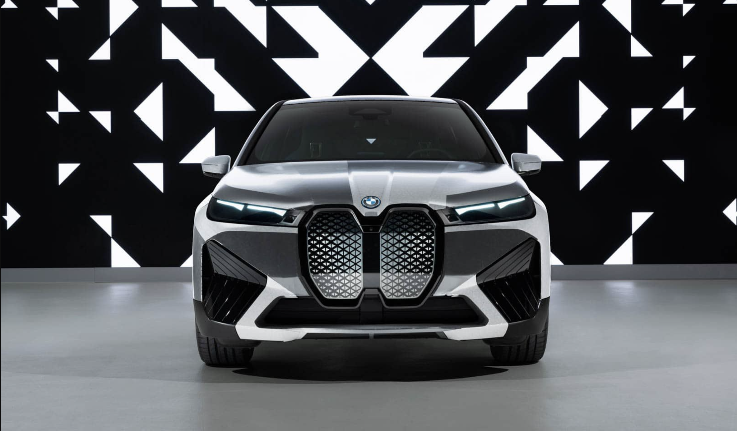 BMWが、ボディの色を一瞬で切り替えられるコンセプトカー「BMW iX Flow」をCES 2022で公開