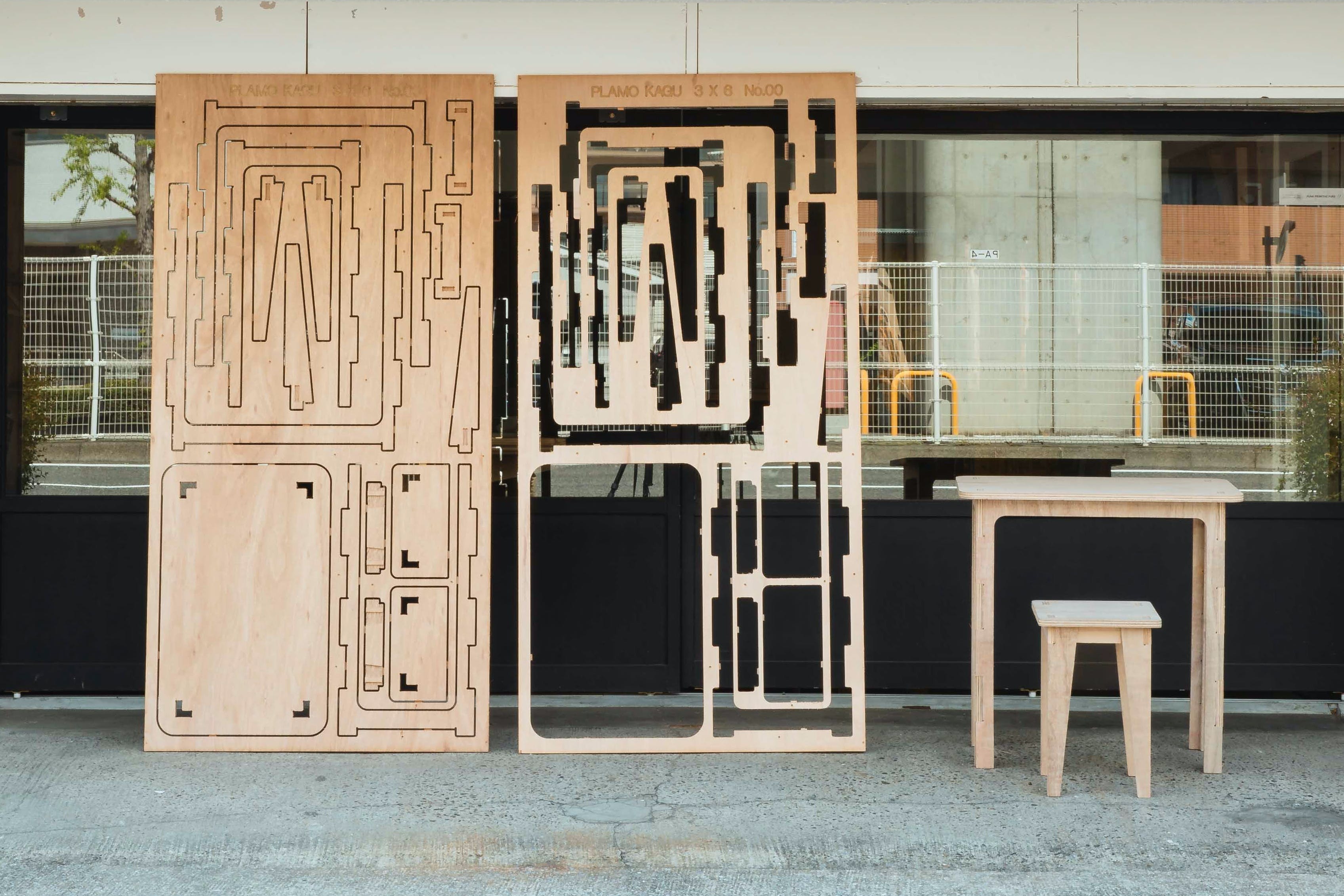プラモデル感覚で組み立てられる木製家具キット
