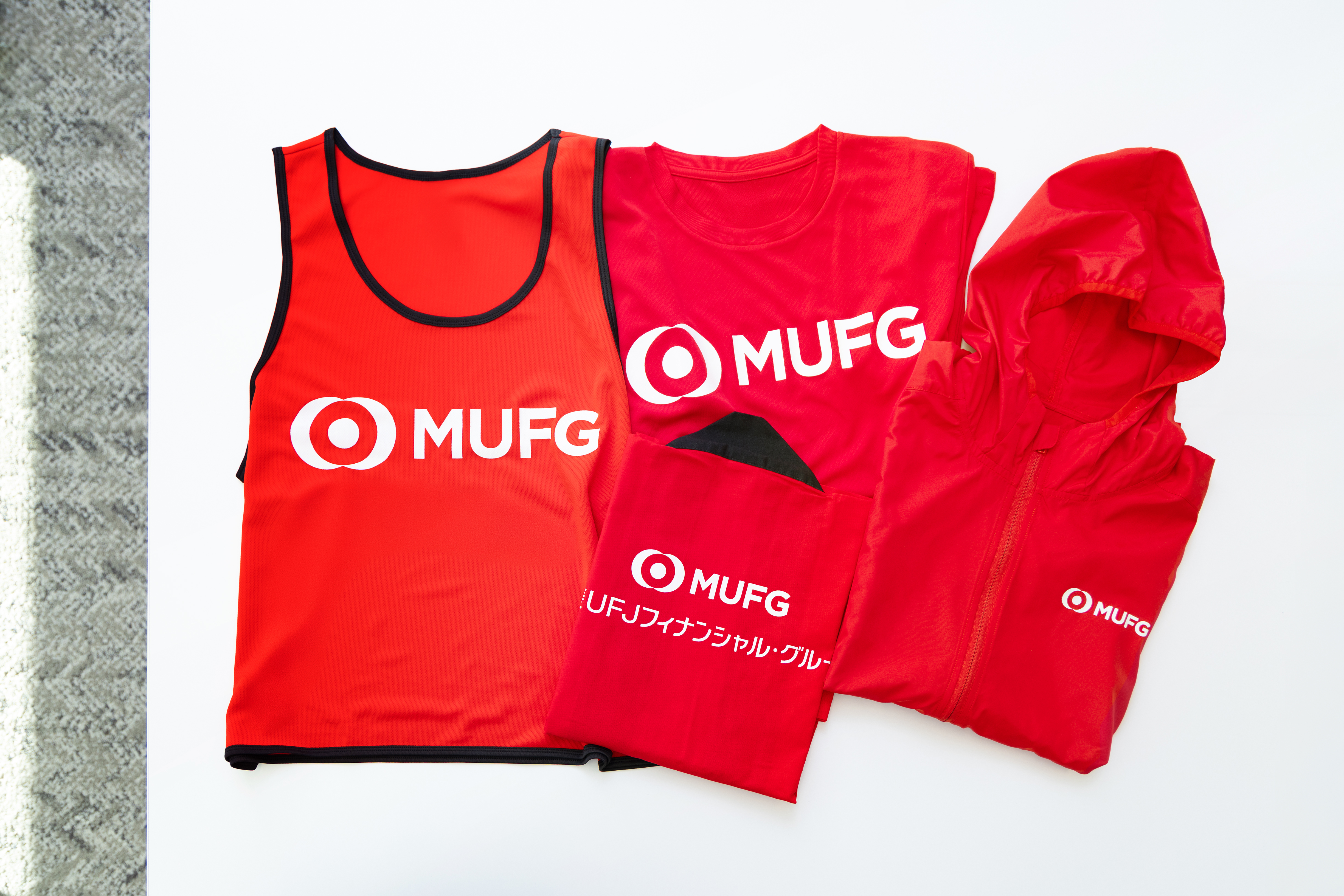 無在庫前提の配布形式にしたことで、従来の3種類にビブスが加わり、選べるアパレルの幅が広がった