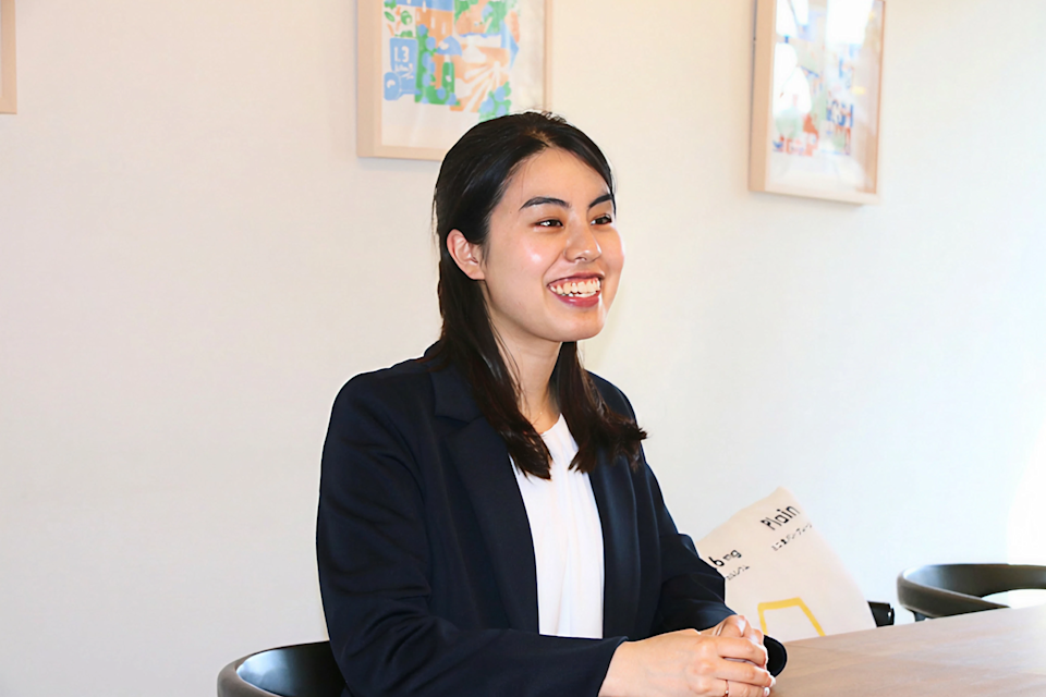 ベースフード株式会社 由地さん写真