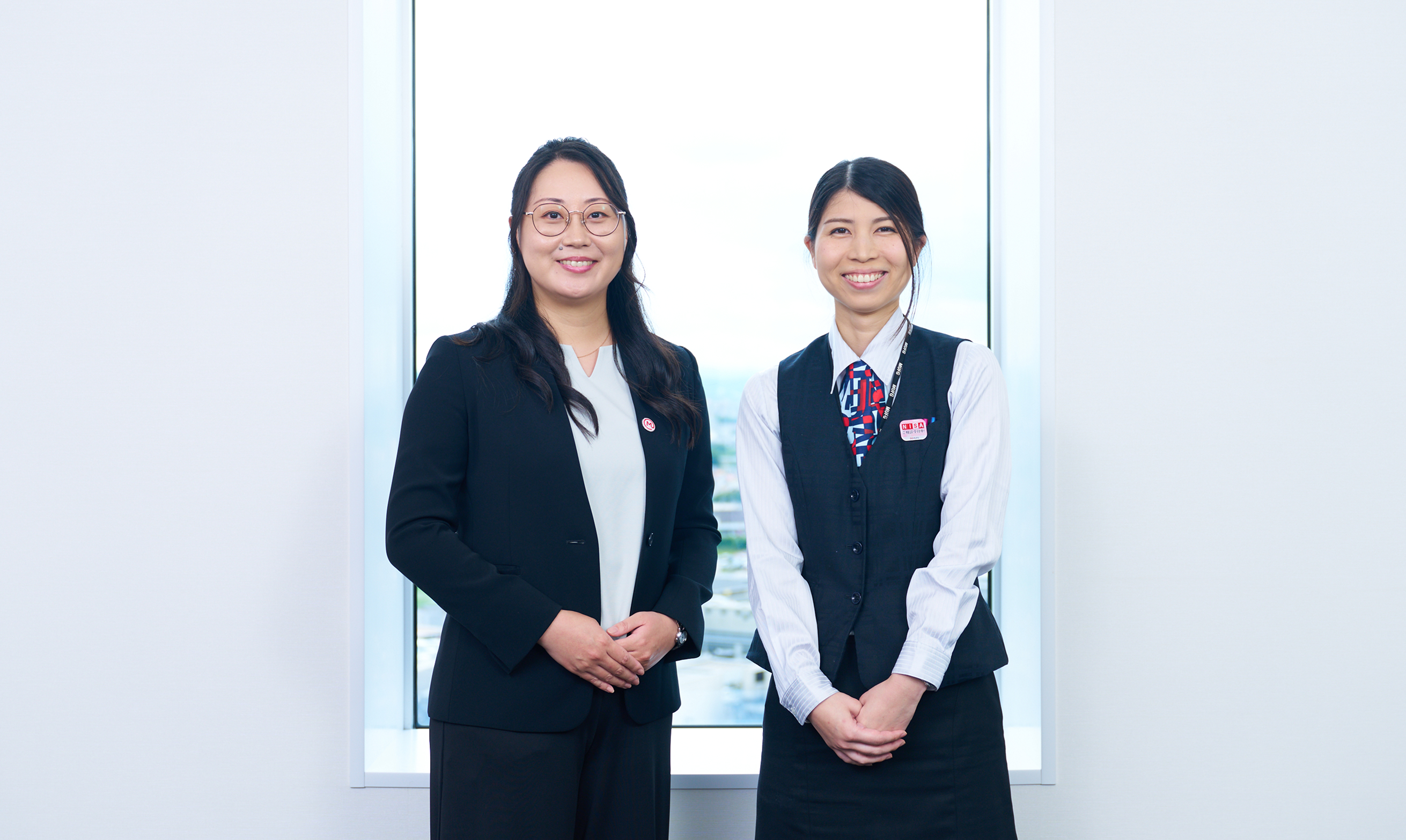 三菱UFJ銀行 海老名支店長 岸早織さん（左）と、同 営業課 中川晶恵さん